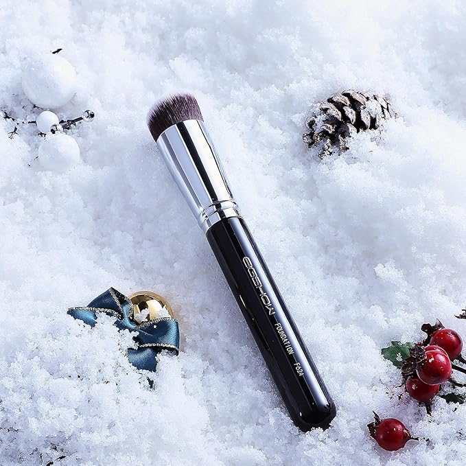 Flat Top Kabuki Foundation Brush, EIGSHOW Premium Makeup Brush for Liquid, Cream, and Powder - Blending, Buffing, Stippling, Flawless Application (F624)