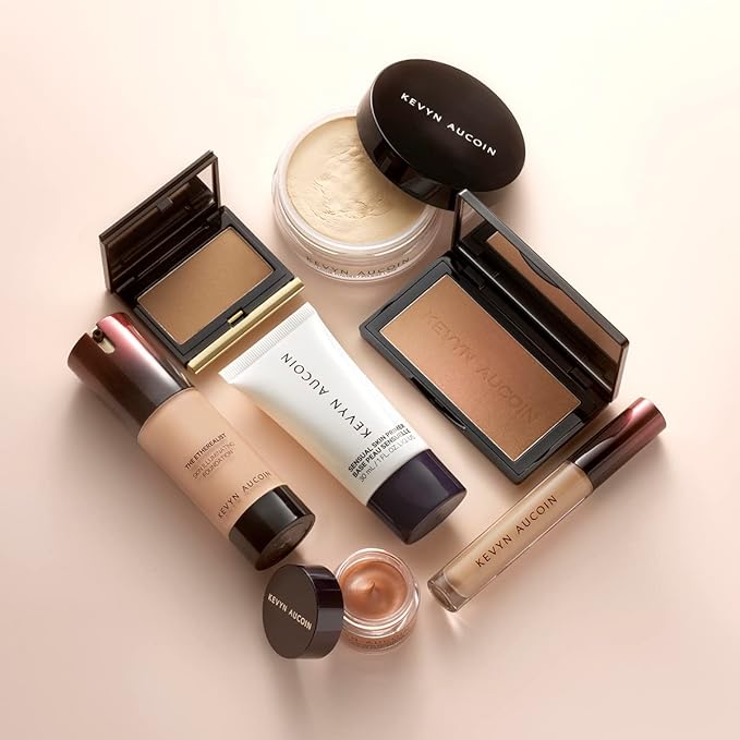 Kevyn Aucoin The Neo-Bronzer, Dusk Medium: 3 in 1 makeup palette. Highlighter, blush & bronzer in one smooth gradient makeup compact. Shimmer & matte in light, medium & deep. Sun-kissed to bronzed.