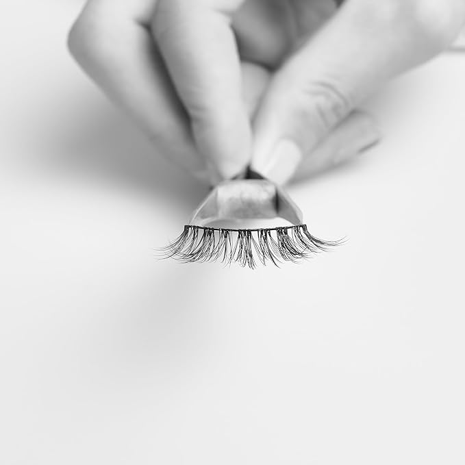 Natural Lashes Wispy Lashes Everyday Natural Look Flared Eyelashes False Eye Lashes Soft Fluffy Lashes False Eyelashes 7 Pairs D20