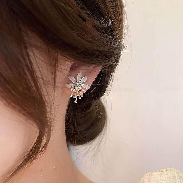 Vintage Flower Pearl Earrings Tiny Pearl Drop Earrings Enamel Flower Stud Earrings Gold Cluster Pearl Earrings Jewelry for Women
