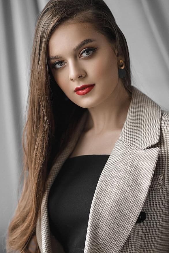 French Girl Le Lip Tint - Moisturizing & Hydrating Lip Balm for Sheer, Buildable Coverage & Shine, Clean Formula, Organic Ingredients, Vegan & Cruelty-Free