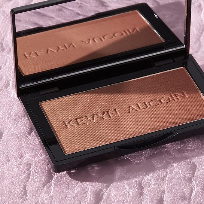 Kevyn Aucoin The Neo-Bronzer, Dusk Medium: 3 in 1 makeup palette. Highlighter, blush & bronzer in one smooth gradient makeup compact. Shimmer & matte in light, medium & deep. Sun-kissed to bronzed.